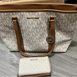 Micheal Kors white purse and matching wallet.